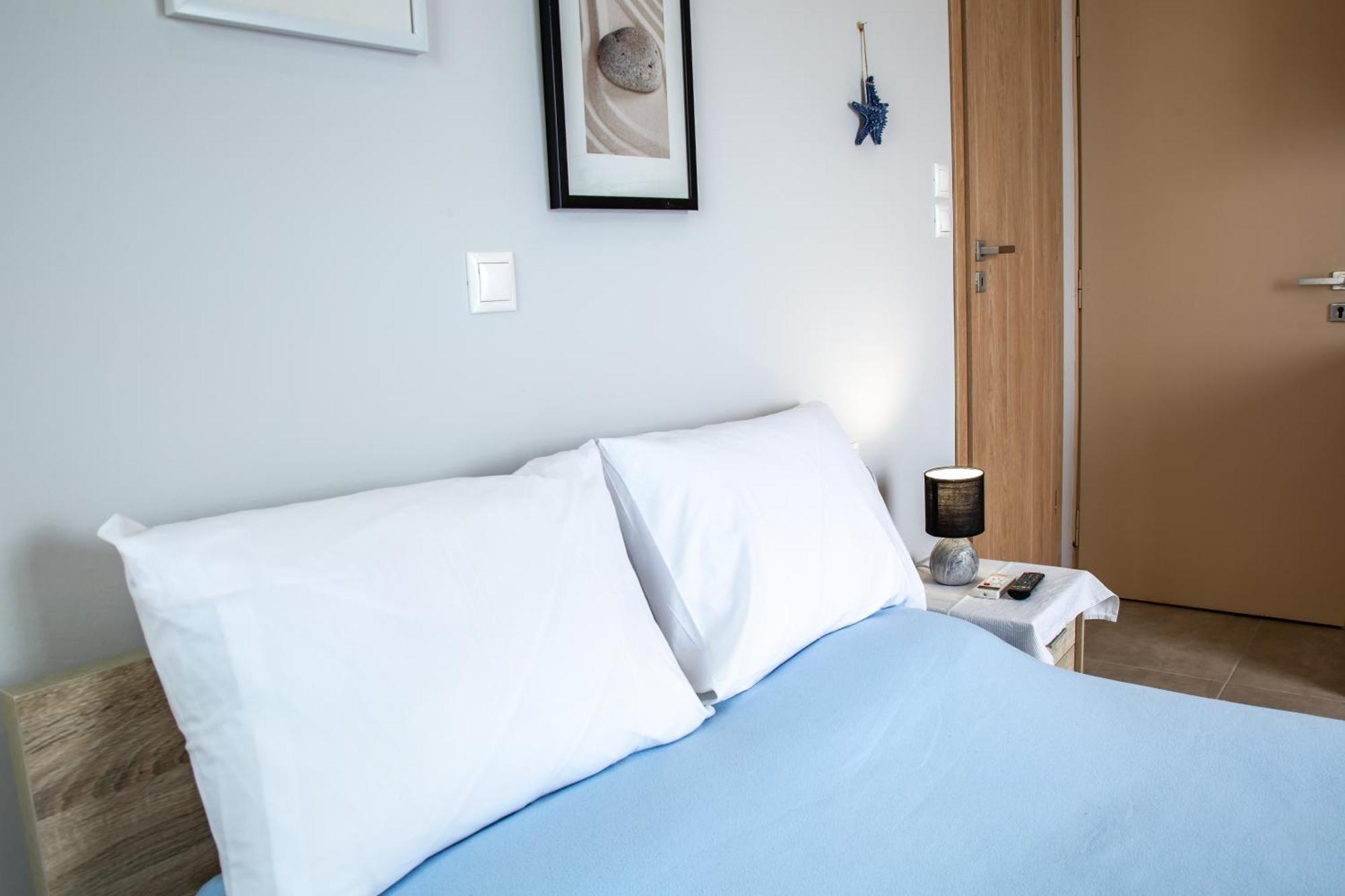 Nefeli Rooms Agia Marina  Exterior photo