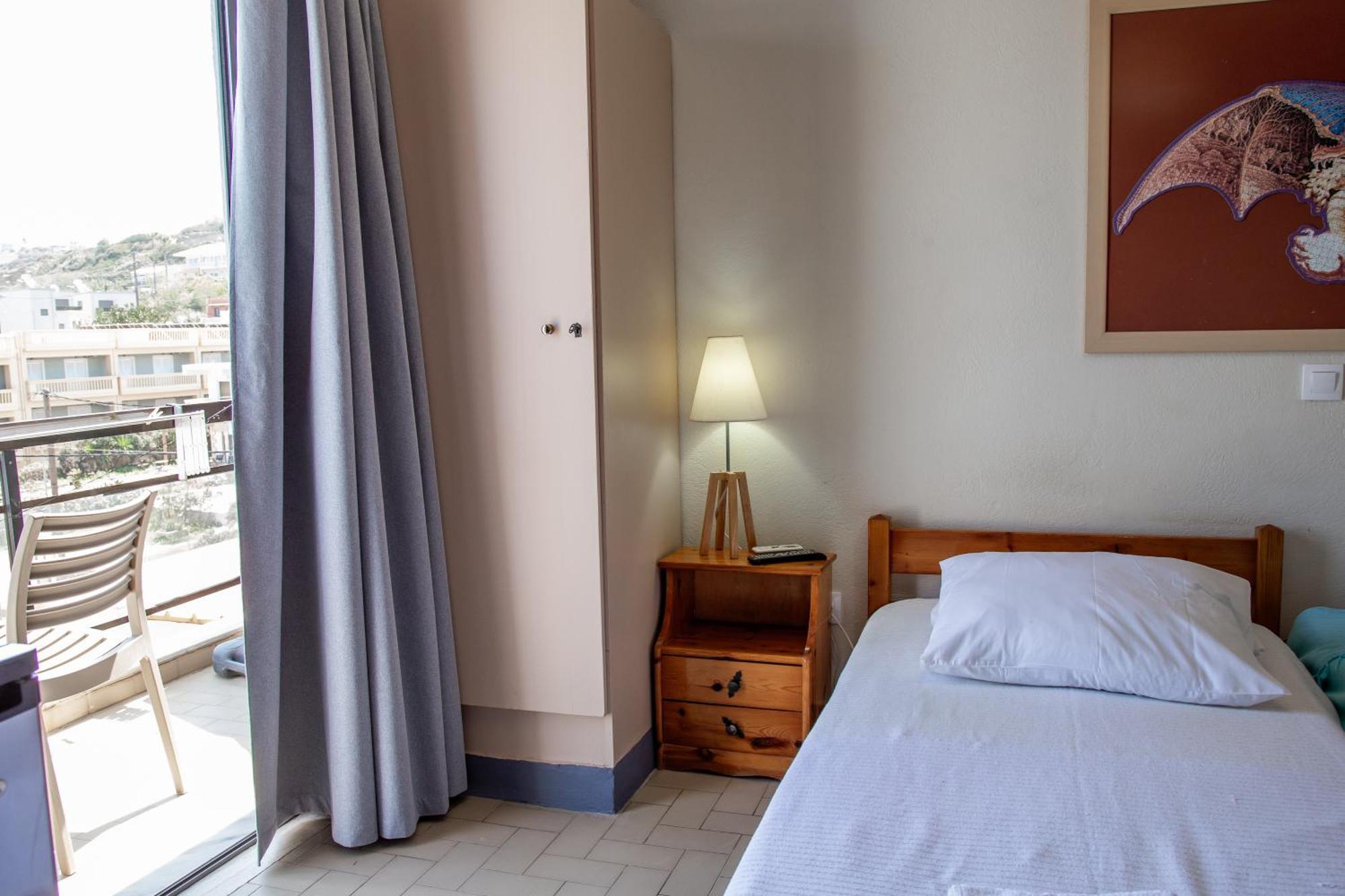 Nefeli Rooms Agia Marina  Exterior photo