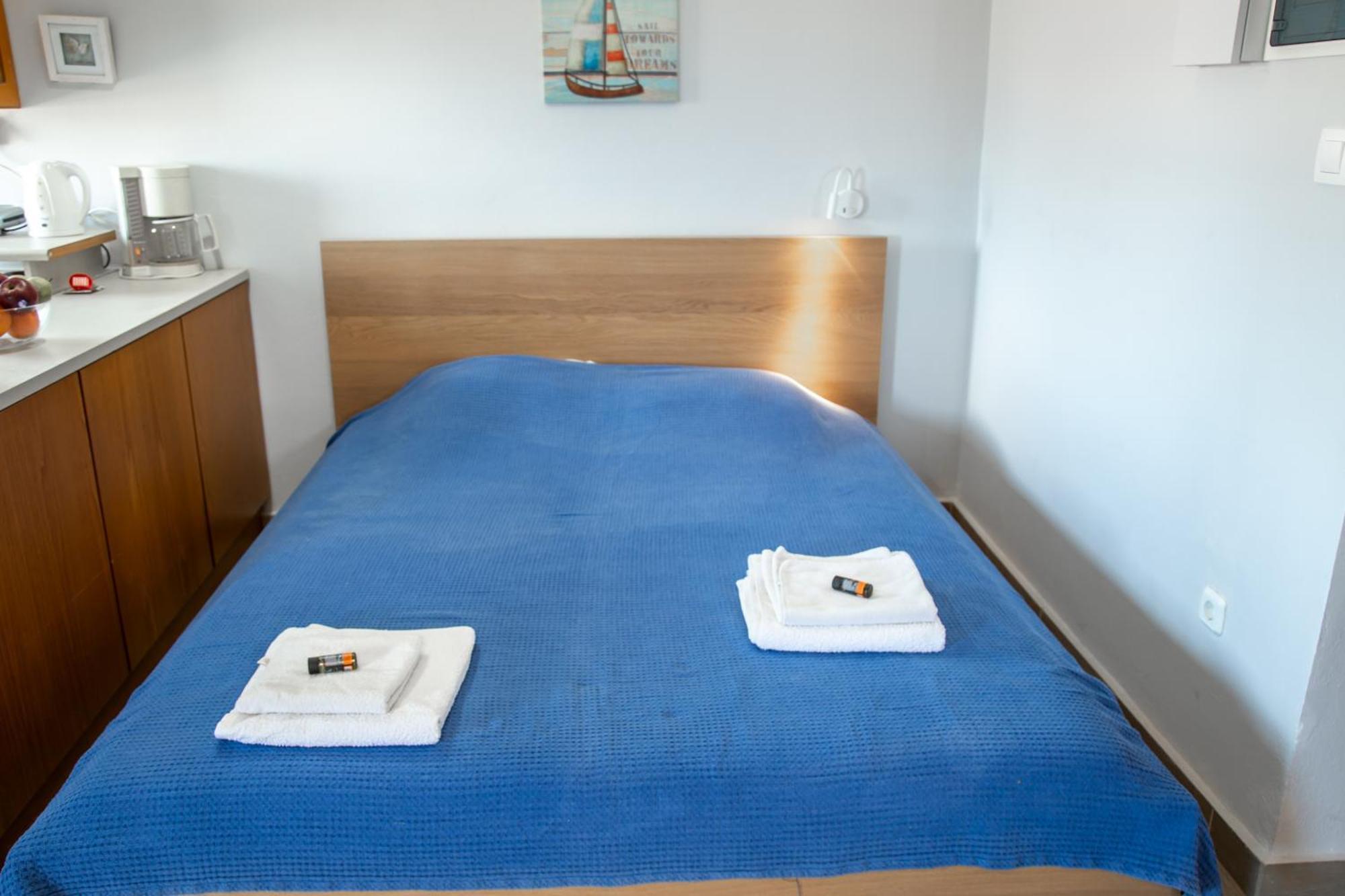 Nefeli Rooms Agia Marina  Exterior photo