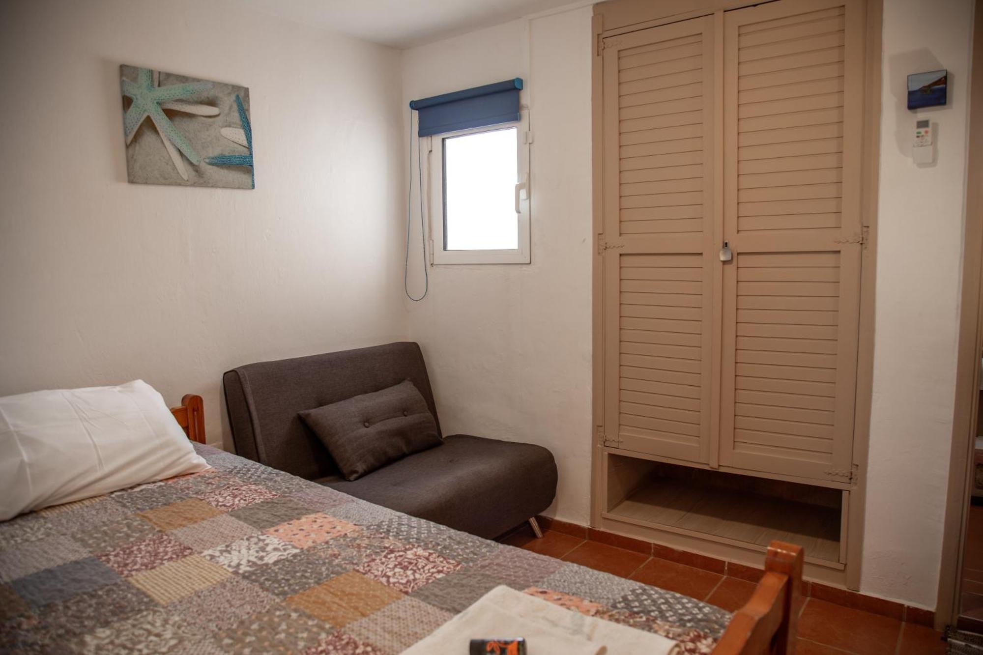 Nefeli Rooms Agia Marina  Exterior photo