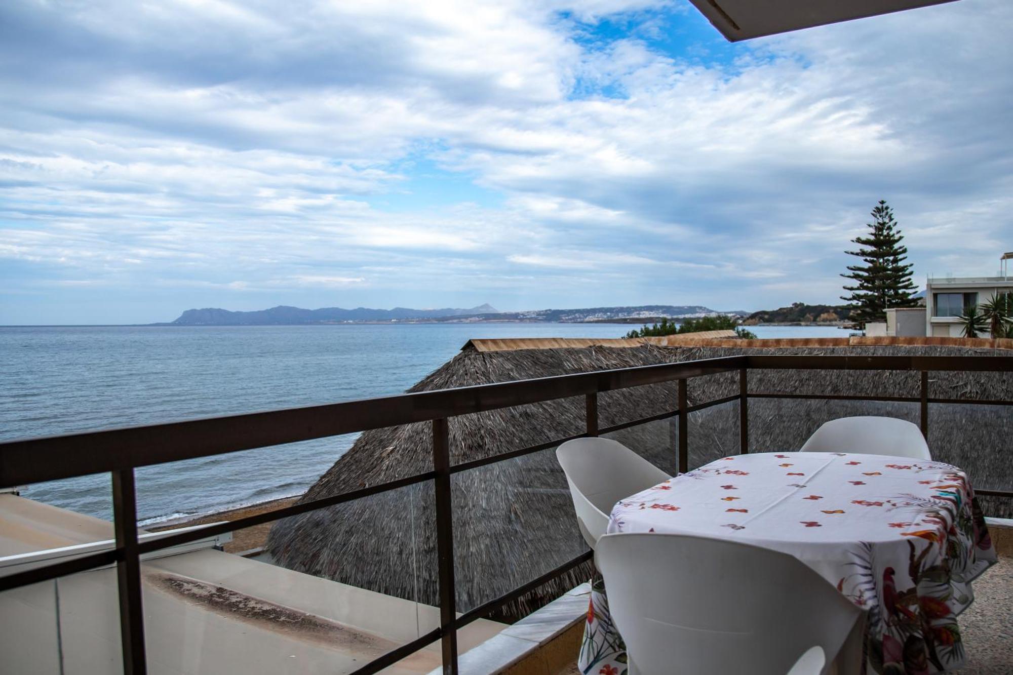 Nefeli Rooms Agia Marina  Exterior photo