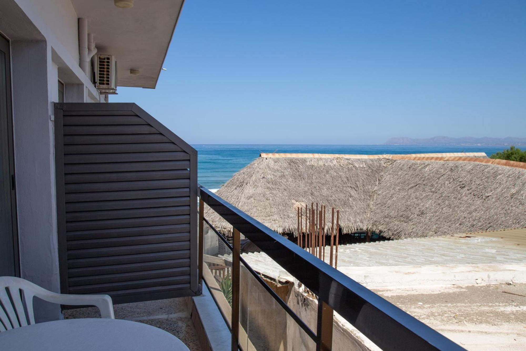 Nefeli Rooms Agia Marina  Exterior photo