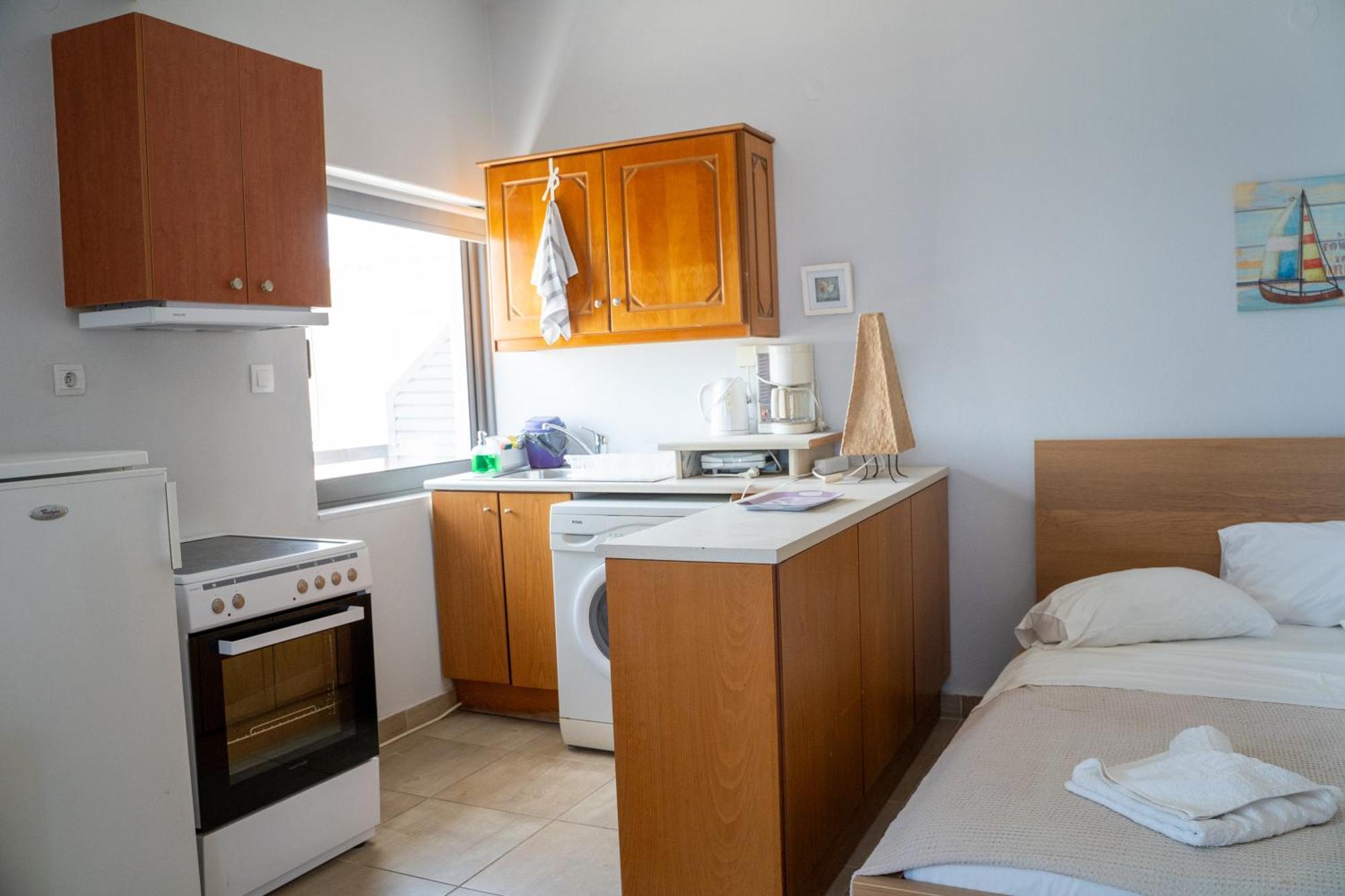 Nefeli Rooms Agia Marina  Exterior photo