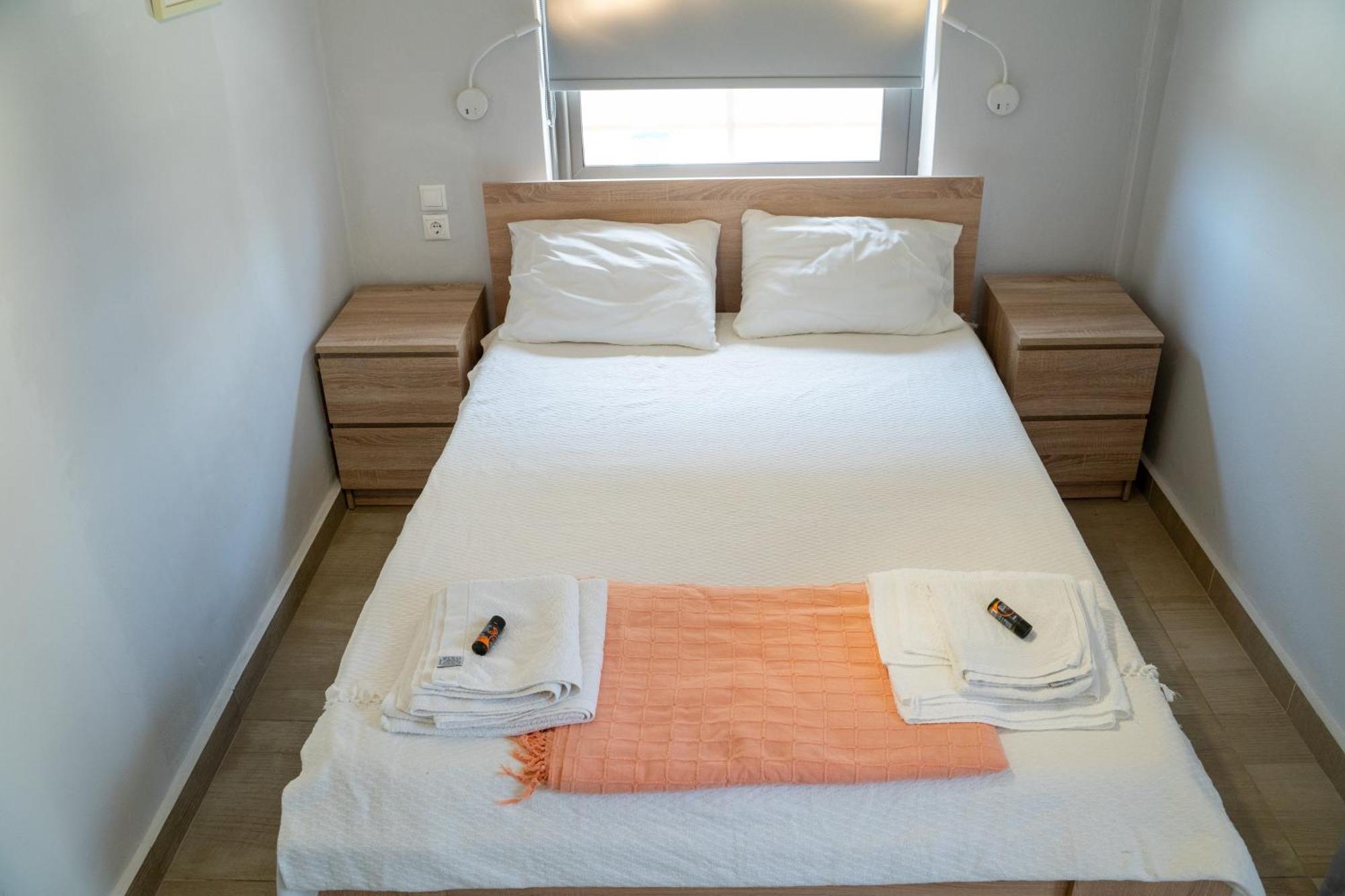 Nefeli Rooms Agia Marina  Exterior photo